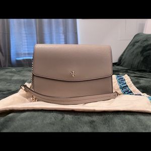 EUC. Tory Burch Emerson crossbody/shoulder bag.